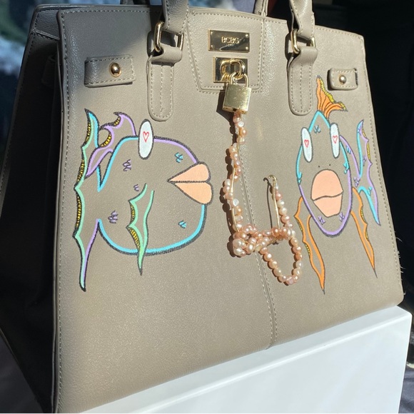 VanRahDesign hand painted BCBG purse with lock —Painting “Off the Hook” - Picture 6 of 17
